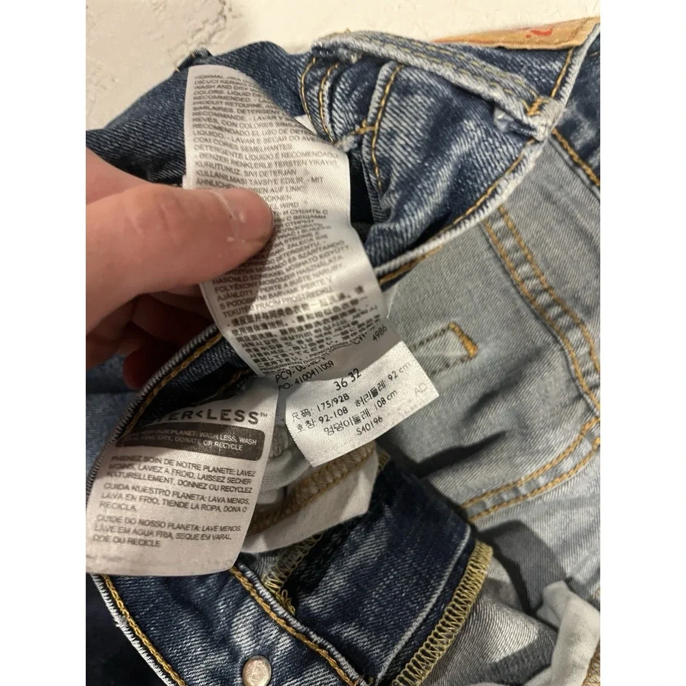 Levi's 505 Jeans Mens 36x32 Regular Fit Straight Leg Light Wash Blue‎ Denim